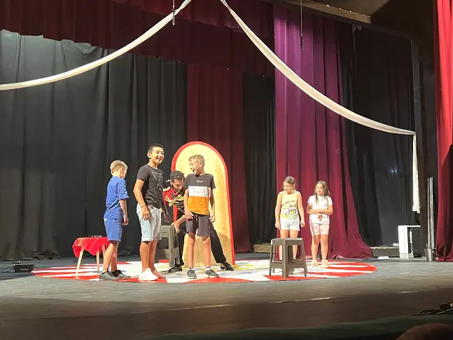  Цирк на сцена, за доста смях в НЧ „ Георги Парцалев -1901 ” - Левски 