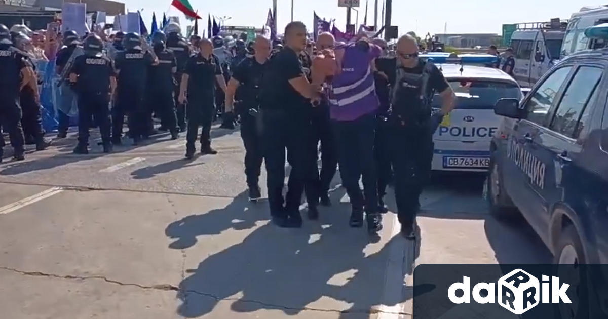 Вицепрезидентът на КНСБ Тодор Капитанов беше арестуван и отведен от