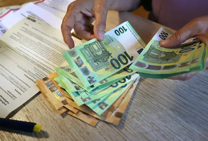 ЕС ще утрои таксата за пътуване до 20 евро