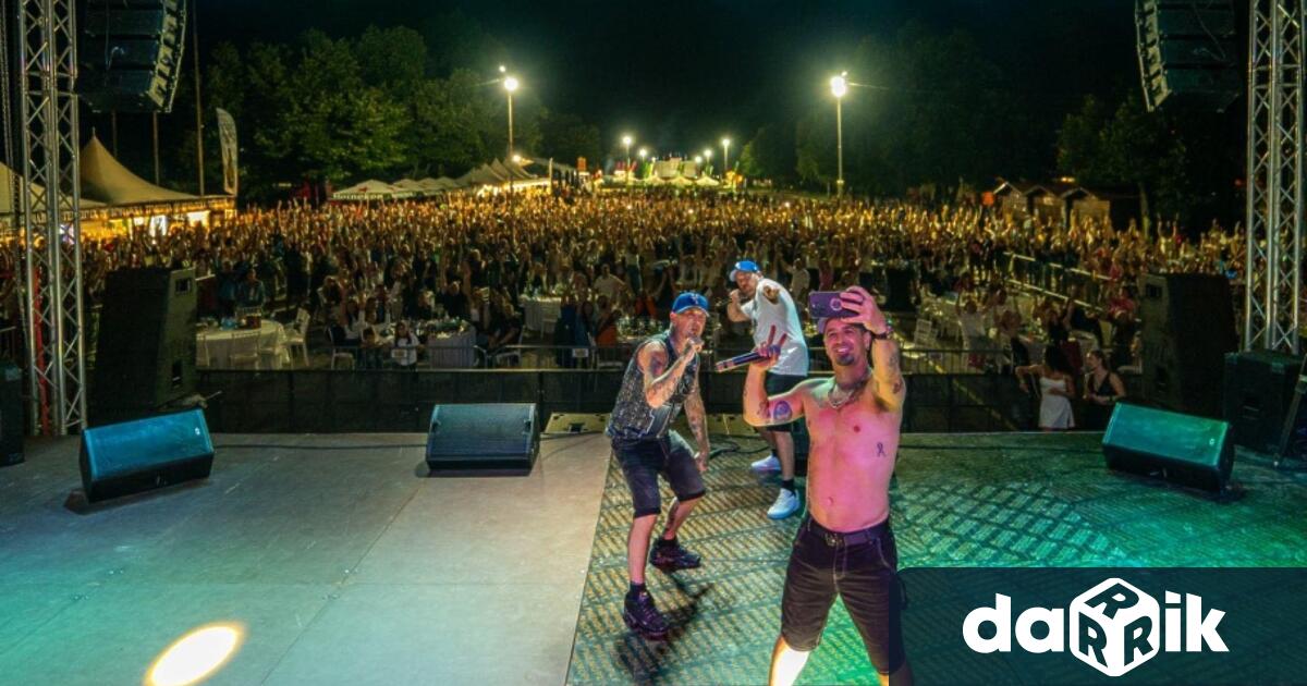 Във Враца започна уникален тридневен фестивал с любими хитове от