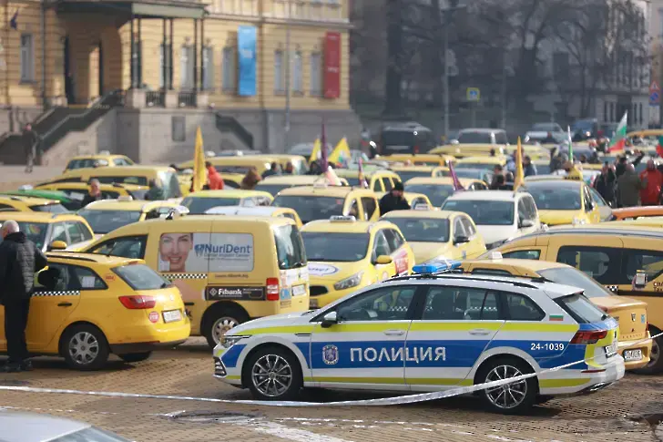 Няма изискване за двойно обозначаване на цените на таксиметровите услуги