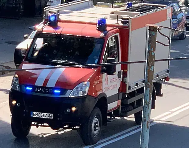 Възрастна жена пострада при опит да гаси пожар в селскостопански постройки
