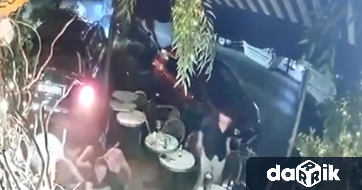 Единадесет души бяха ранени след като джип връхлетя в ресторант