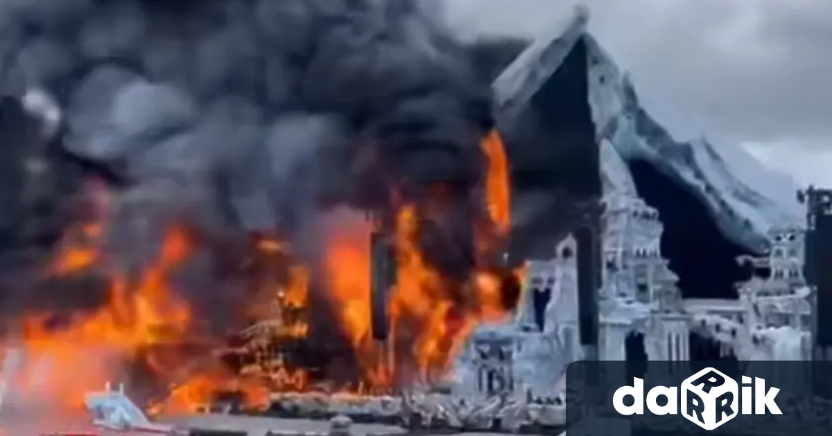 След като пожар изпепели главната сцена на световноизвестния музикален фестивал