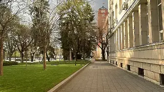 В петък ще преобладава слънчево време с временно увеличение на облачността