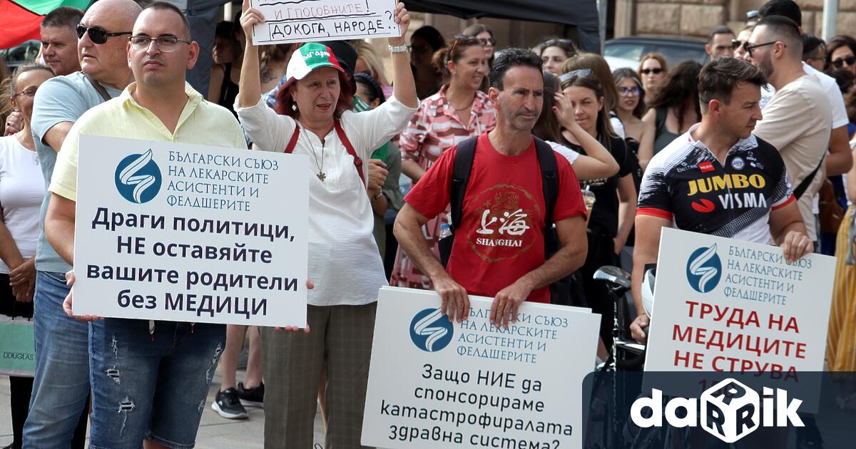 Пореден протест на младите лекари пред Народното събрание Исканията им