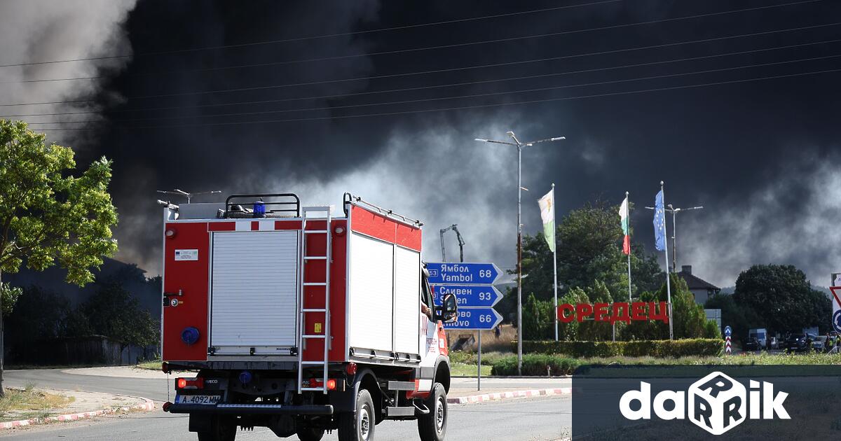 10 екипа на Пожарна безопасност и защита на населението работят