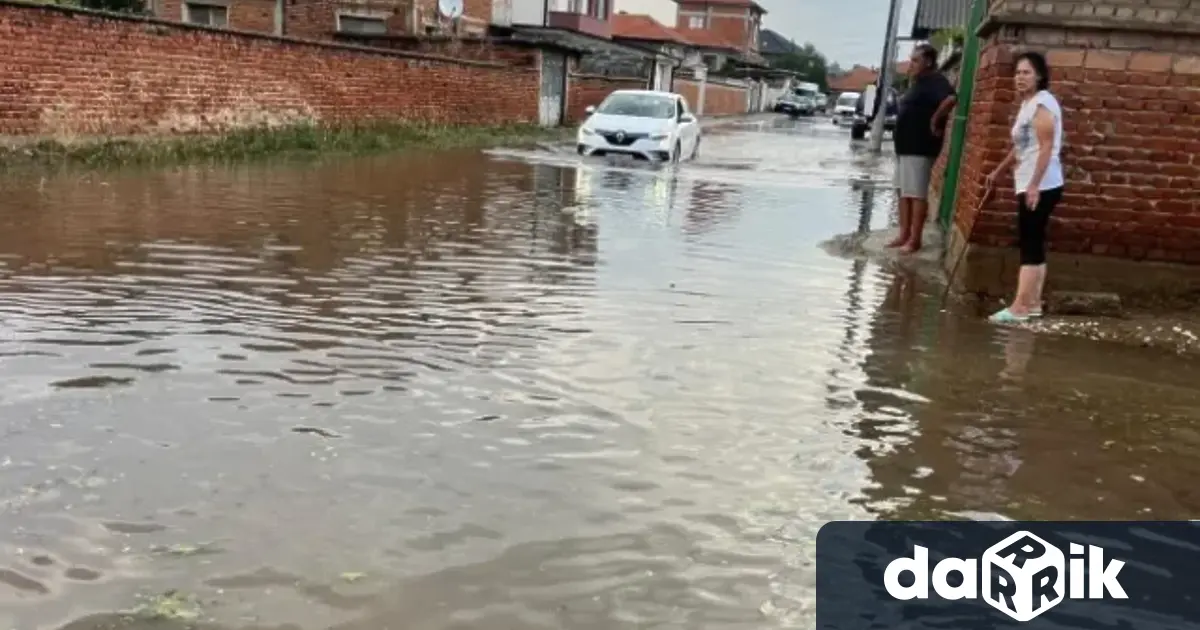 Силни буря проливен дъжд и бурен вятър се извиха тази