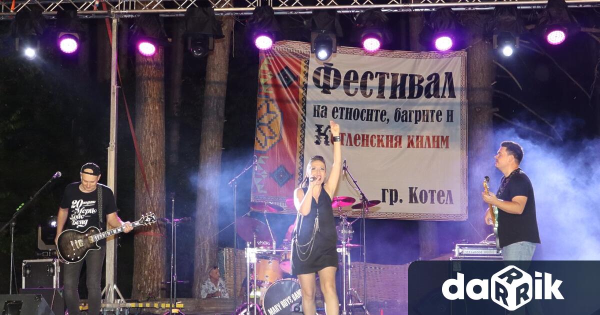 С тържествена церемония под открито небе в парк Изворите Котел