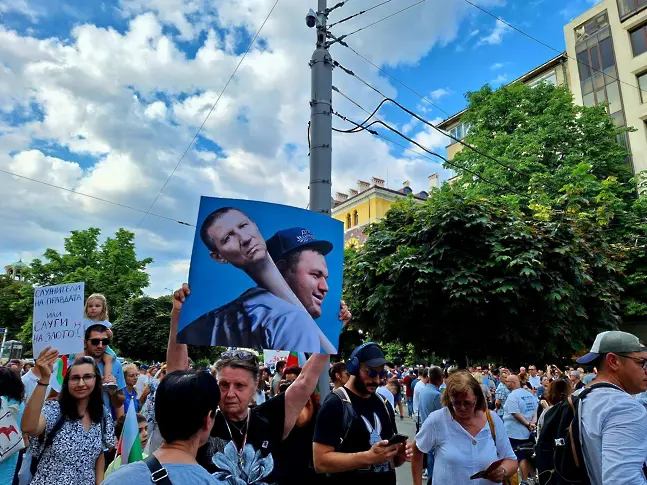 „Свинщина или правосъдие“: Пловдивчани на протест срещу злоупотребата с правосъдие и в подкрепа на арестувания варненски кмет