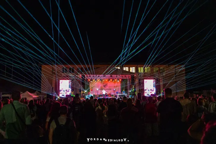 Rewind Vratsa Festival 2025 завърши с блясък и носталгия по златните хитове