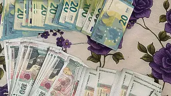Обвинените във фалшифициране на пари остават зад решетките