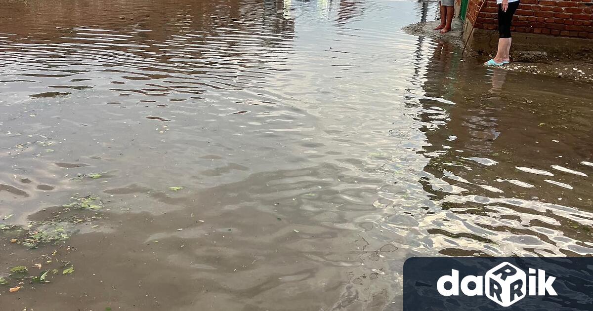 Снощната буря с ураганен вятър и градушка остави след себе