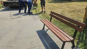 Във Видин 32  обновени пейки радват жителите на града