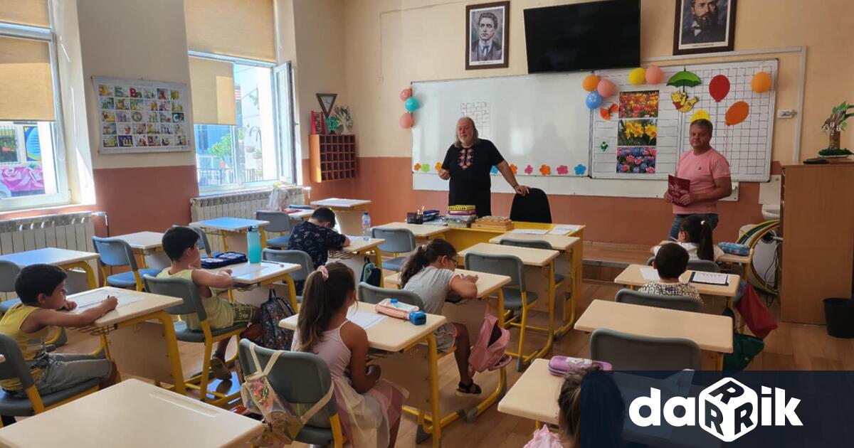 В НУ Христо Ботев гр Плевен по покана на директора