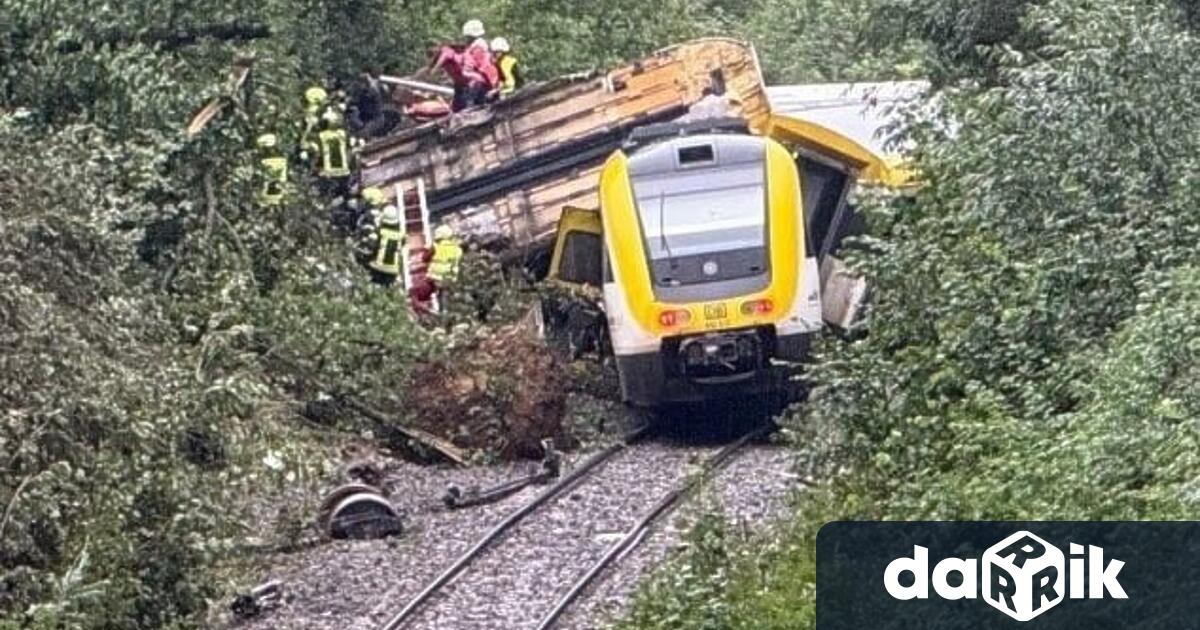 Трима души загинаха при дерайлирането на пътнически влак в Югозападна