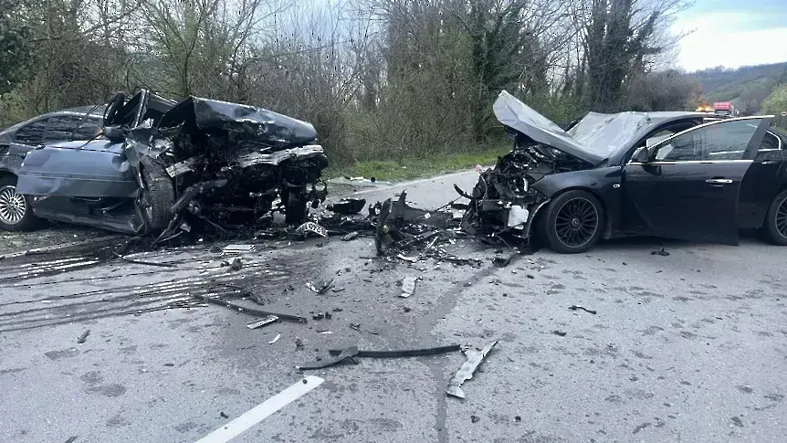 Три жертви при челен сблъсък край Елин Пелин, дете е в тежко състояние