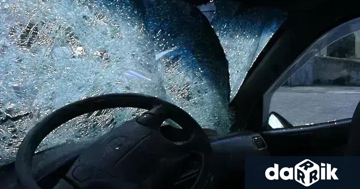 Автобус и товарен автомобил се удариха на Подбалканскияпът Инцидентът е