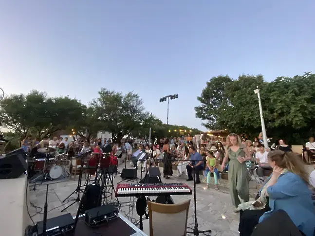  Плевенска филхармония и Хилда Казасян потопиха публиката в света на вълшебната българска кино музика 