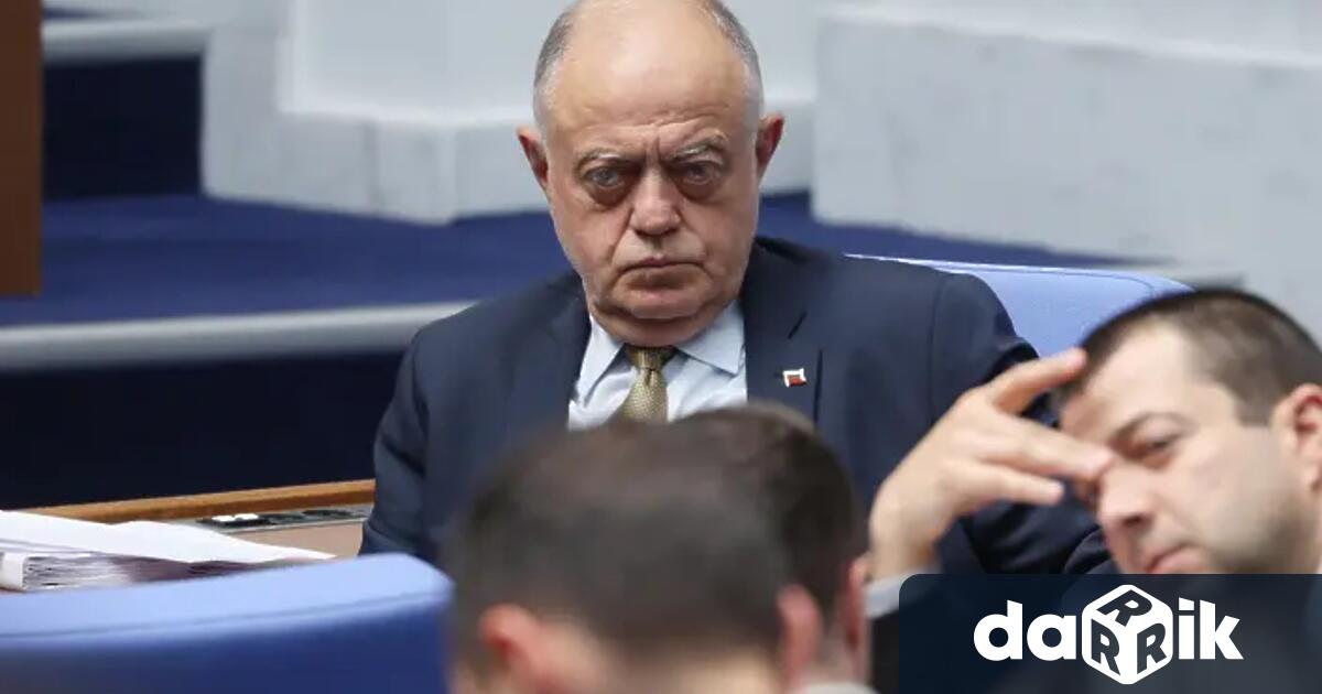 Лидерът на Демократи за силна България ген Атанас Атанасов заяви