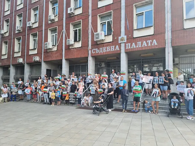 Окръжен съд-Плевен даде ход на делото за тежката катастрофа край Телиш, при която загина 12-годишната Сияна