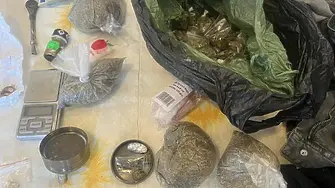 Полицаи откриха "друсан чай" и други наркотици в хотелска стая в Слънчев бряг