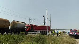 Влак блъсна камион на прелез край Маноле, няма пострадали