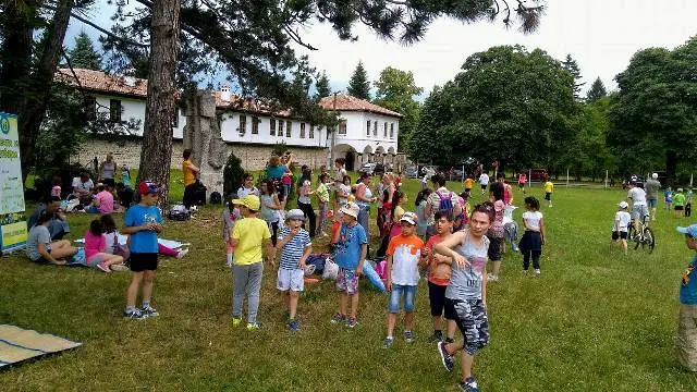 Патилански водни игри на поляната до Соколския мнастир