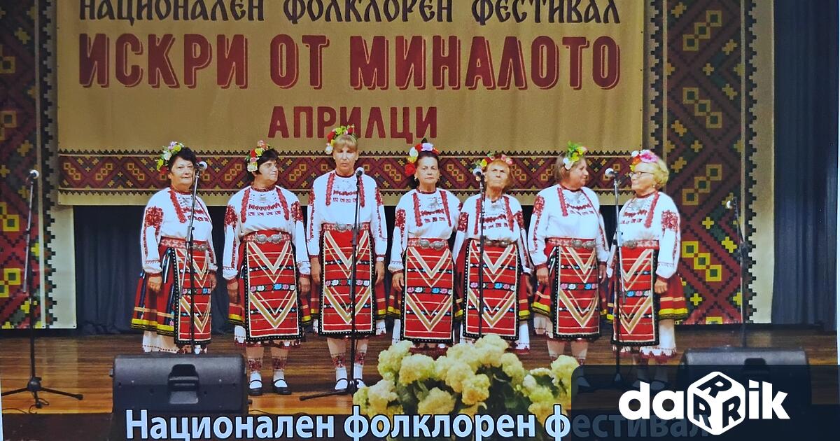 Женска фолклорна група Вълшебни звуци при Народно читалище Зора 1990 село