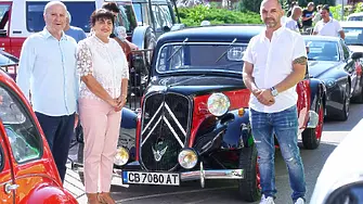 Деветото издание на Ретро парада във Видин показва автомобили от цяла България и чужбина