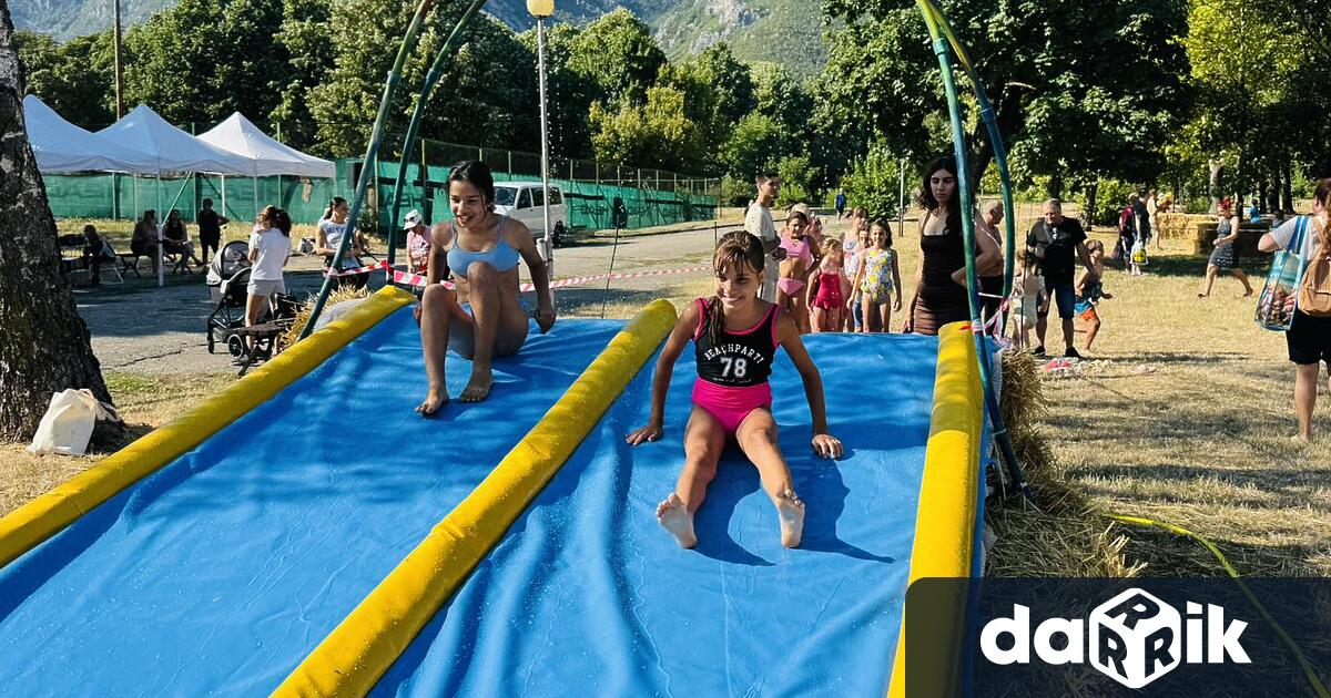 Фестивалът на водните забавления превърна парка при стадион Христо Ботев