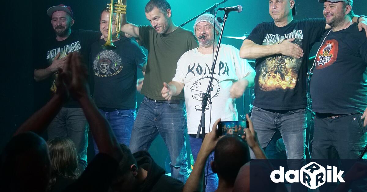 Кой не е купонясвал с припевите на Светльо Витков кой