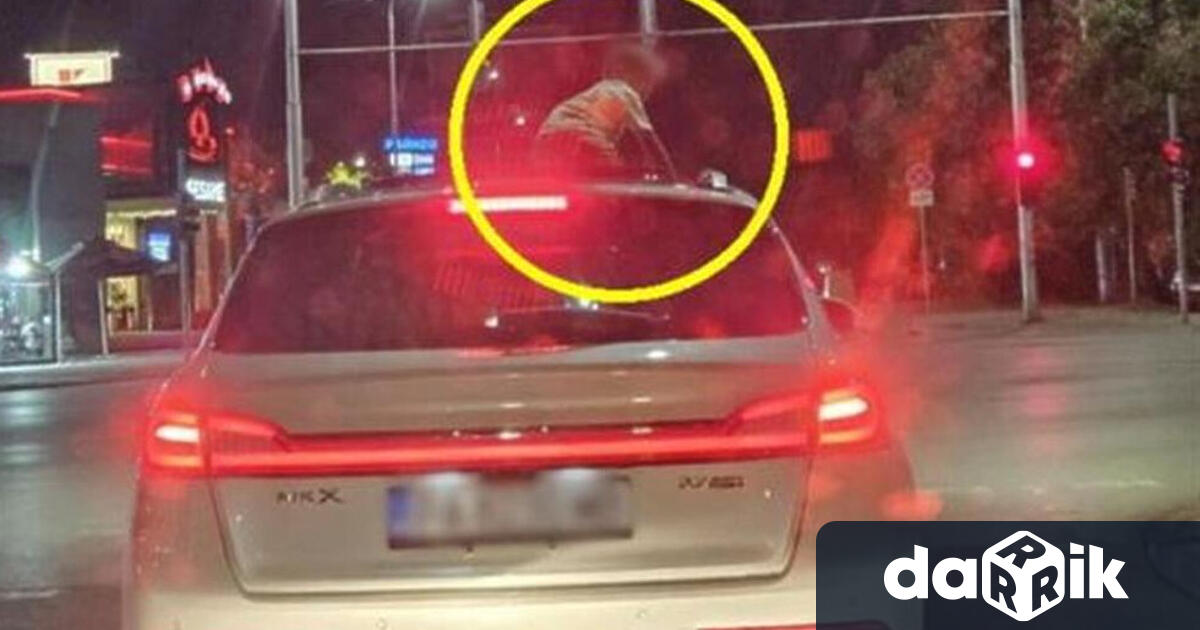 Заснеха 4 годишно дете да се показва от люка на движещ