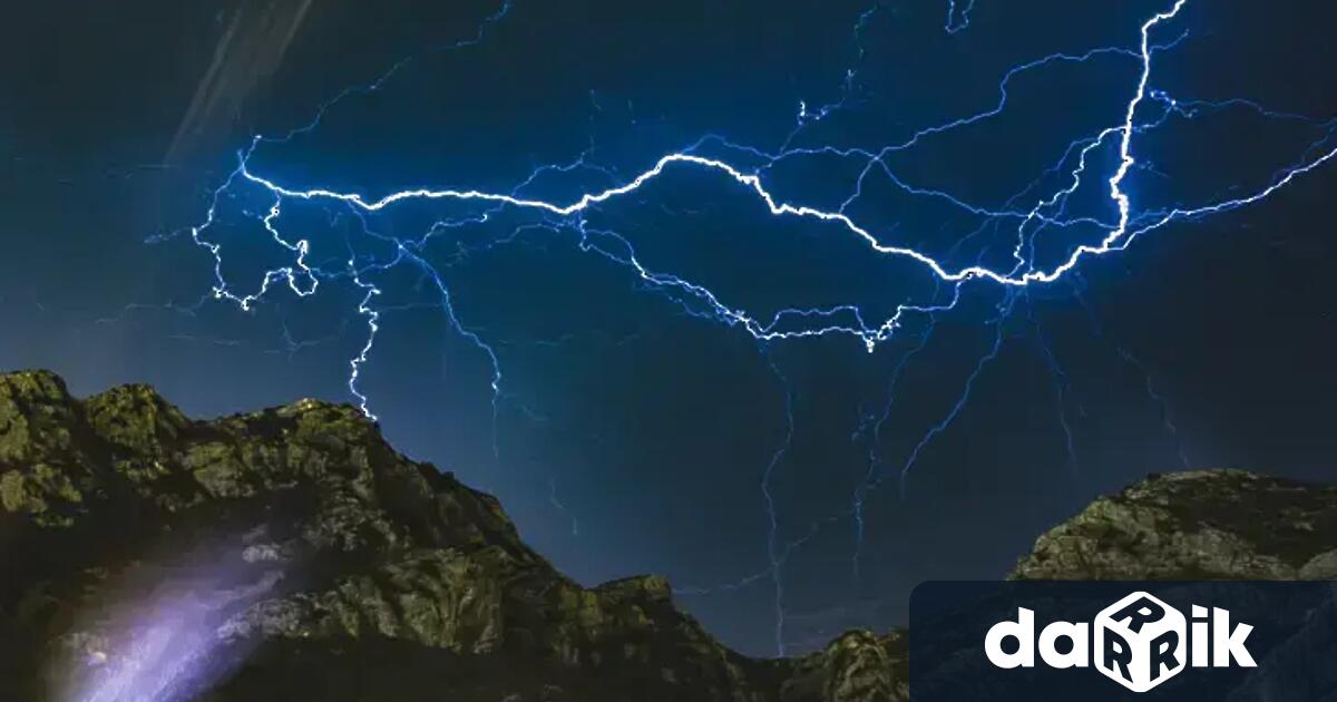 Мълния е предизвикала вчера пожар в трънското село Цегриловци Огънят