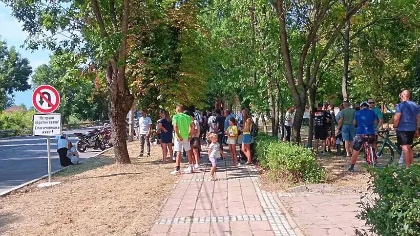 След смъртта на моторист в Нови Искър: Близките му протестираха с искане за справедливост