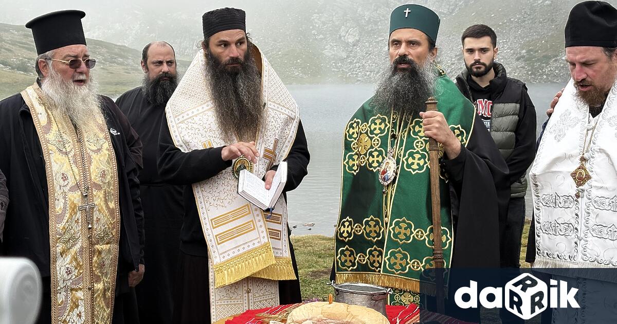 Българският патриарх и Софийски митрополит Даниил отслужи водосвет на езерото