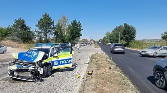 Катастрофа край Плевен между патрулен полицейски автомобил и лека кола се размина без жертви и пострадали