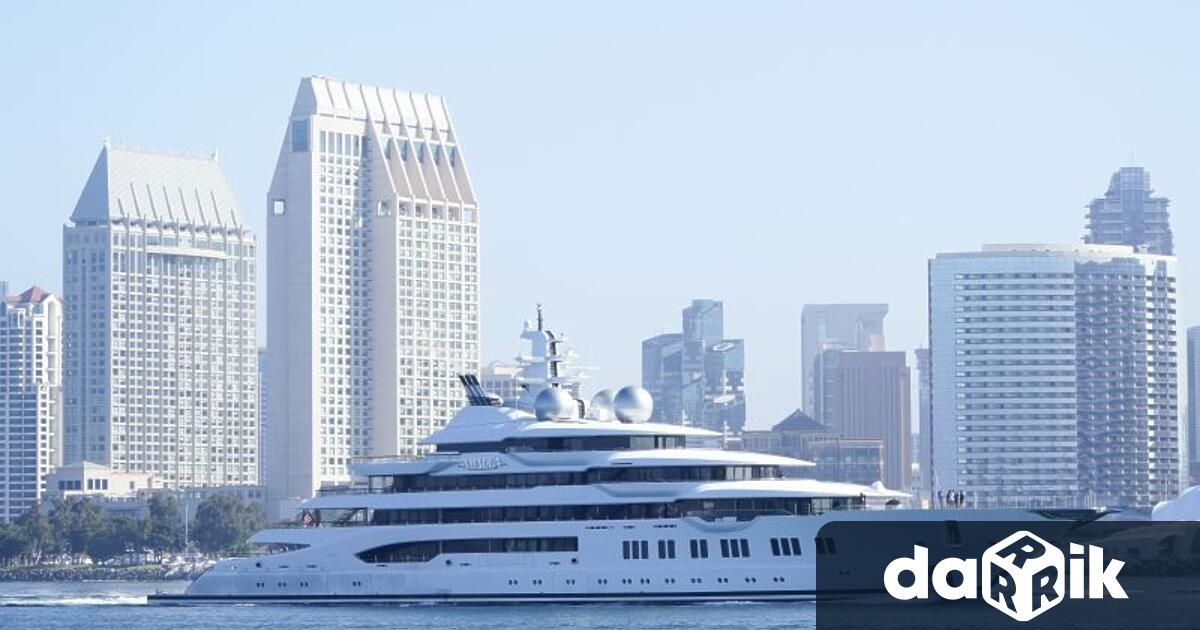 Суперяхтата Амадеа оценявана на над 300 милиона долара която Вашингтон
