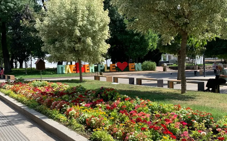 В петък ще преобладава слънчево време с максимални температури между 32° и 34°