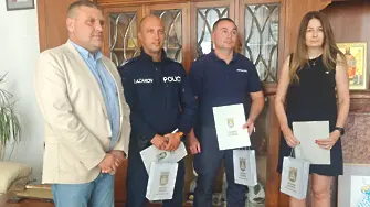 Община Плевен с благодарност към полицейските служители и гражданин, спасили живота на 9-годишно дете  