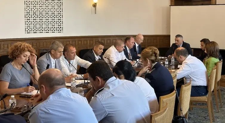 Представител на Община Плевен участва в работна среща в Народното събрание за промените в Закона за движение по пътищата 