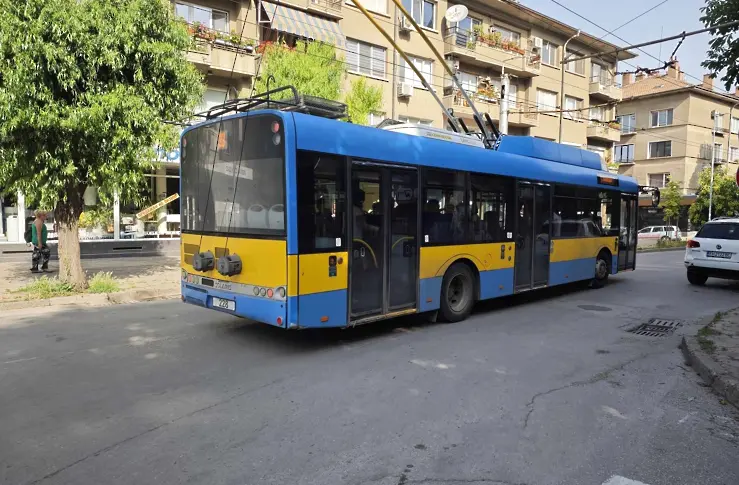 Допълниха инвестиционната програма на „Тролейбусен транспорт“ ЕООД с доставка на софтуер за счетоводството и електронната система за билети, осигуряване на мощност за зарядни станции и нови спиркови навеси