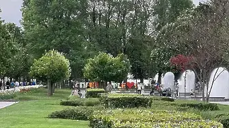 Днес до обед в централната и източната част на региона ще бъде слънчево, след обед са възможни валежи от дъжд, придружени от гръмотевици