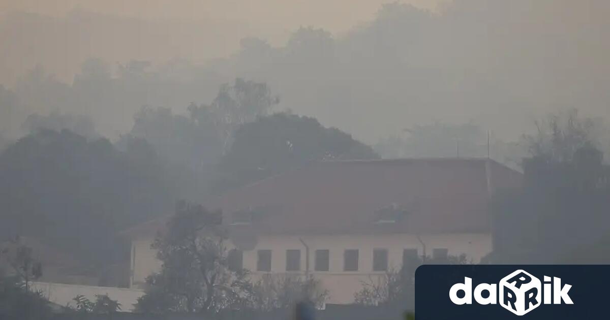 Пожарът в Сунгурларско отново се разрасна заради вятъра като причината