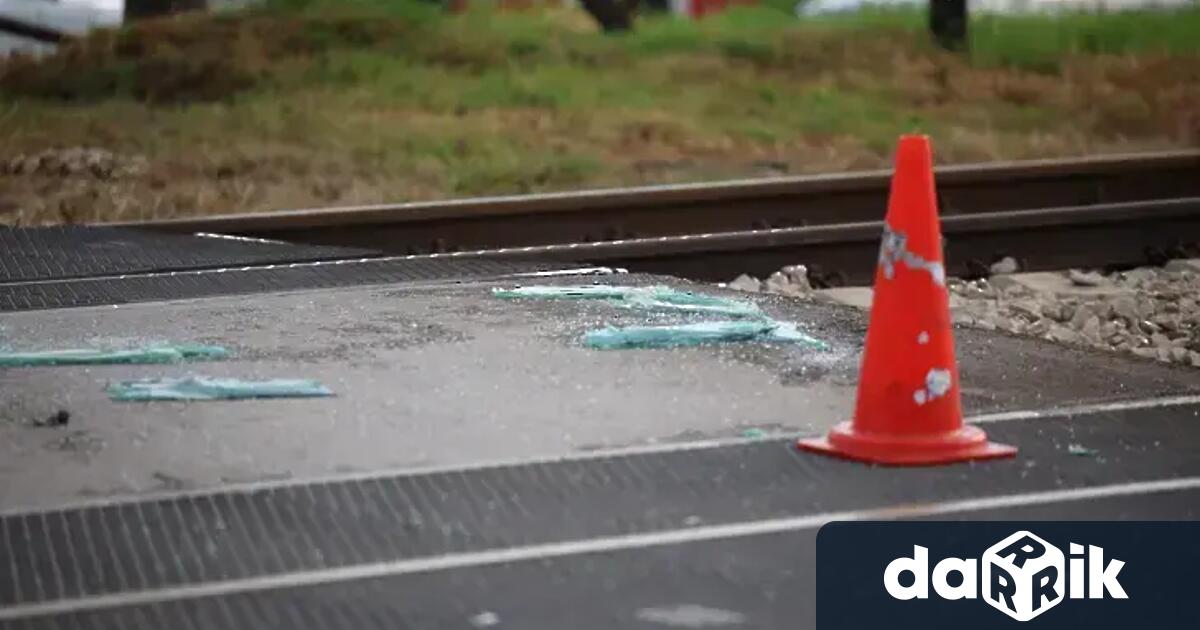 Товарен влак с цистерни гори край село Пясъчево близо до