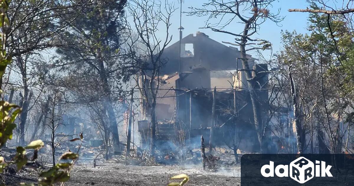 Цяла нощ екипи на пожарната гасиха отделни огнища в град