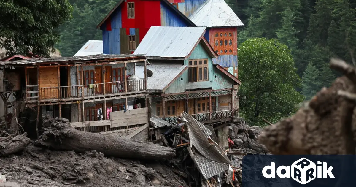 Наводнения предизвикани от проливни дъждове са убили над 400 души