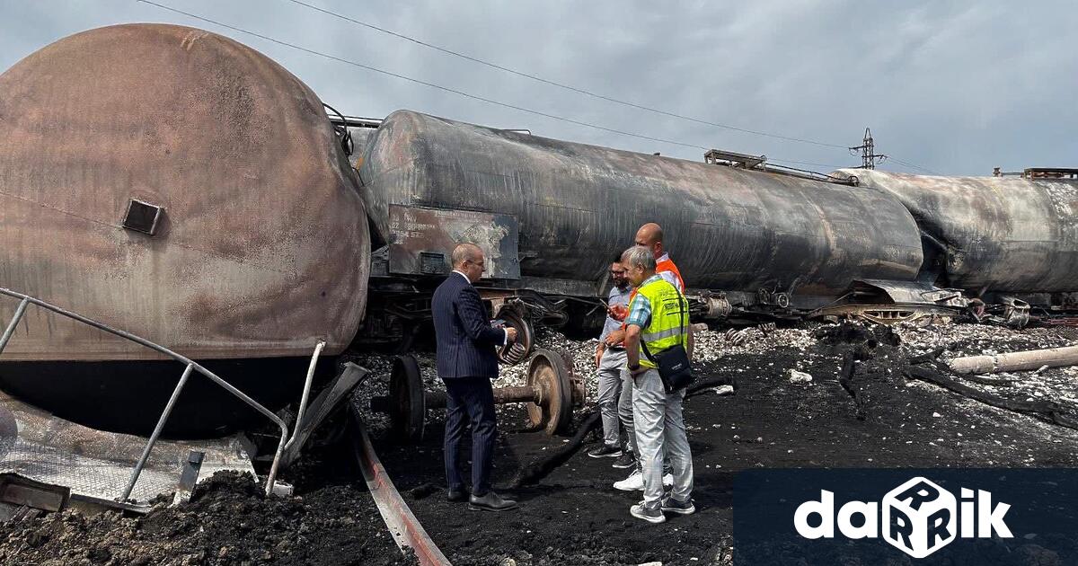 Започна изтеглянето на 22 цистерни от товарната композиция която дерайлира