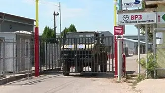 Улица в Божурище се оказа с бариера, таксуват коли и пешеходци за преминаване