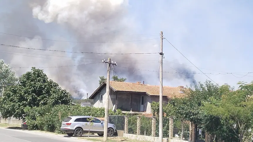 Нов случай на огнено бедствие у нас: Смесена гора пламна над Сунгурларе (ВИДЕО)
